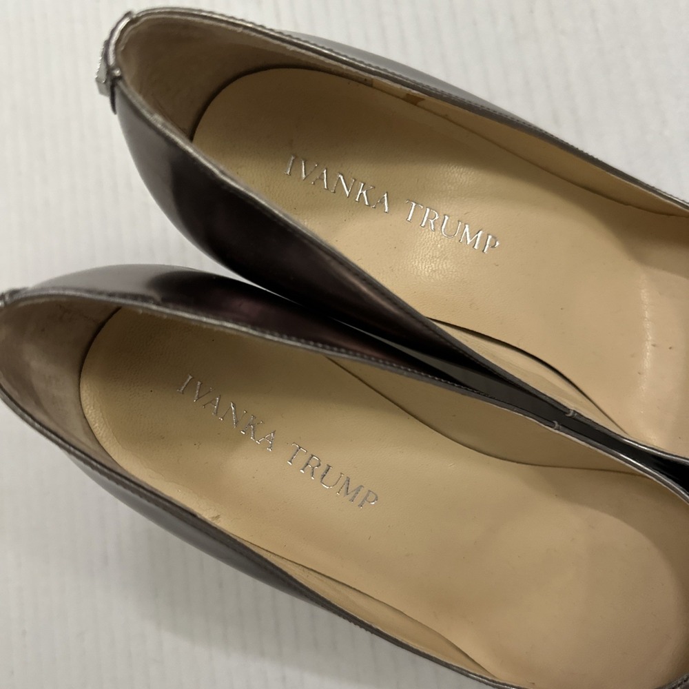 Ivanka Trump LYSA Silver Patent Leather Size 6M Slip On Block Heel Pumps - Picture 9 of 11